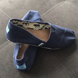 Toms Shoes Navy Blue Size 8